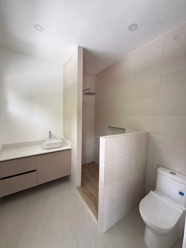 Se Vende Hermosa Casa para Estrenar  en Condominio Exclusivo en Lagunilla de Heredia.