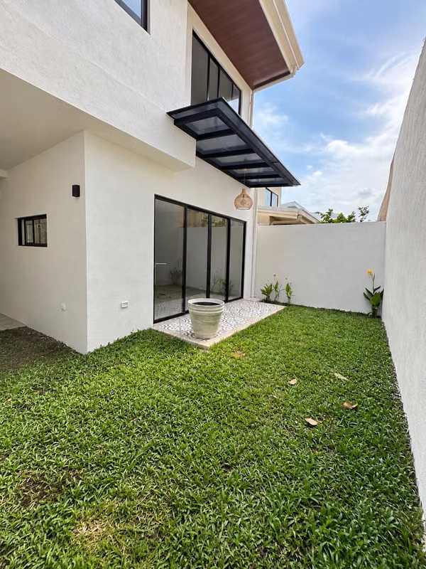 VENTA DE CASA EN SANTA ANA