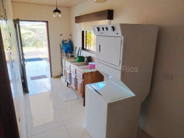 Casa en venta con piscina en San Isidro, Alajuela | 5.000 m²