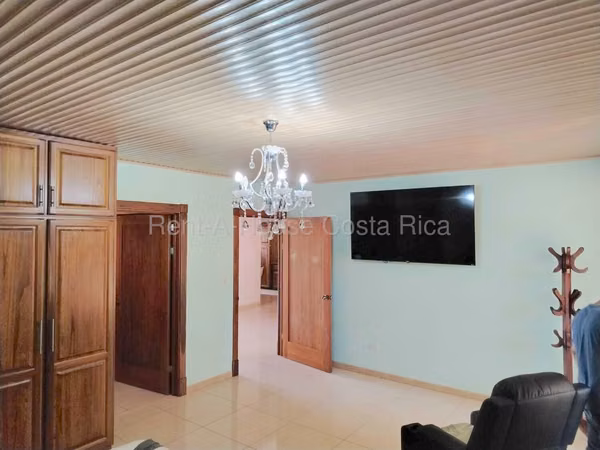Casa en venta con piscina en San Isidro, Alajuela | 5.000 m²