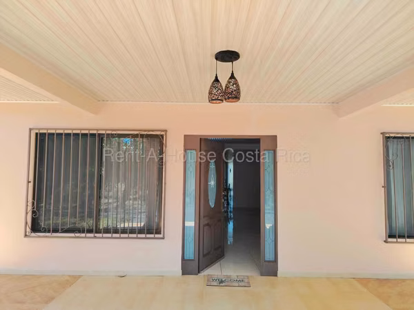 Casa en venta con piscina en San Isidro, Alajuela | 5.000 m²