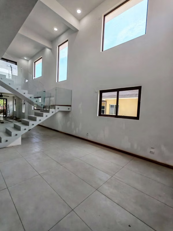 Alquiler / Venta   espectacular casa para estrenar  dos plantas Guacima, Las Vueltas, Provincia de  Alajuela