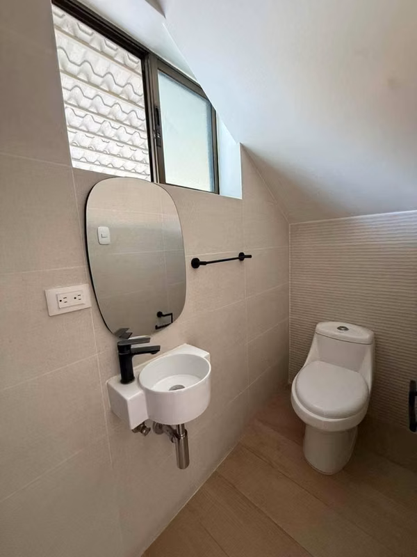 Se Vende Hermosa Casa en Condominio Claretiano en Mercedes Norte Heredia