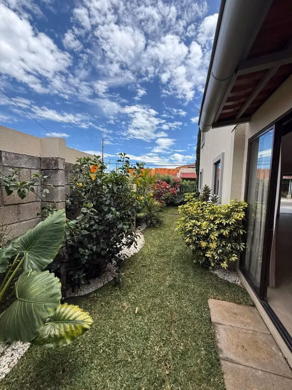 Se Vende Hermosa Casa en Condominio Claretiano en Mercedes Norte Heredia