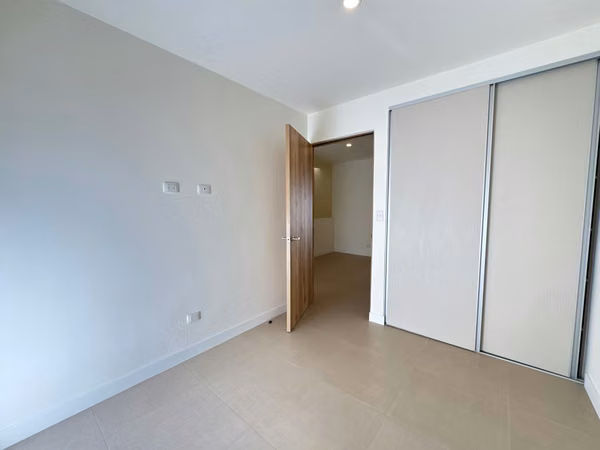 Alquiler de Casa con linea blanca | 3 Habitaciones | Bodega | 2 Parqueos | Full Amueblada $ 2,400