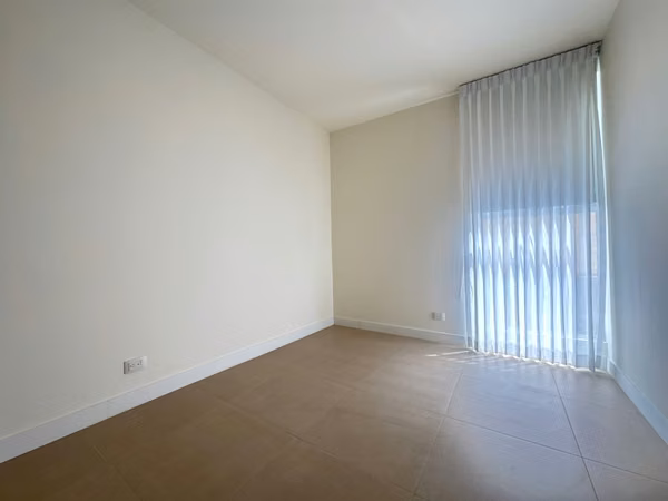 Alquiler de Casa con linea blanca | 3 Habitaciones | Bodega | 2 Parqueos | Full Amueblada $ 2,400