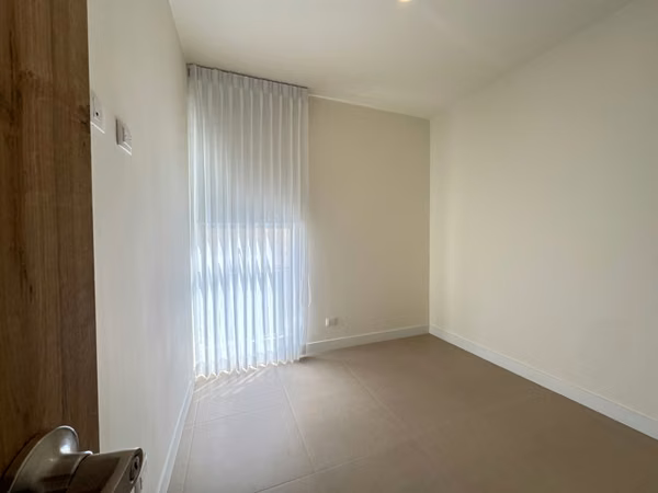 Alquiler de Casa con linea blanca | 3 Habitaciones | Bodega | 2 Parqueos | Full Amueblada $ 2,400