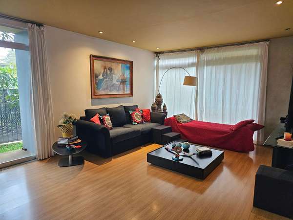 Sale of House with garden in Pinares de Curridabat, San José