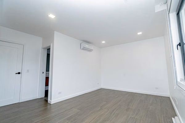 Casa de 5 Habitaciones con Piscina en Alquiler en Valle del Sol, Santa Ana