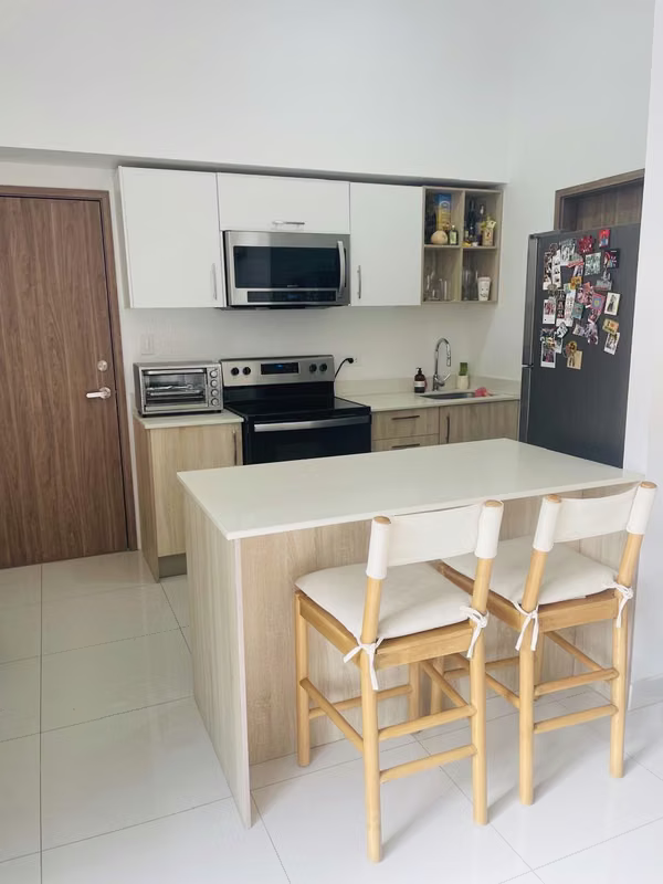 Apartamento full amueblado | 2 Habitaciones | 2 Parqueos | Agua incluida