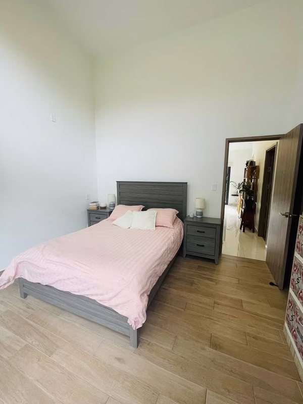 Apartamento full amueblado | 2 Habitaciones | 2 Parqueos | Agua incluida