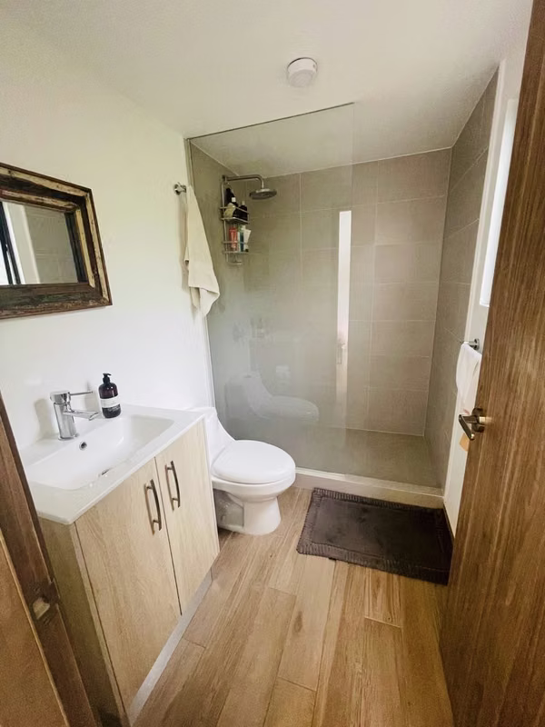 Apartamento full amueblado | 2 Habitaciones | 2 Parqueos | Agua incluida