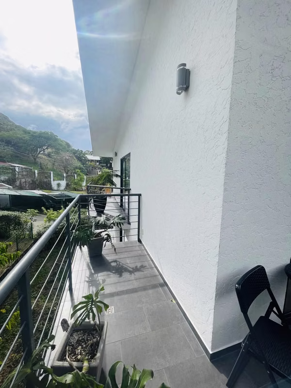 Apartamento full amueblado | 2 Habitaciones | 2 Parqueos | Agua incluida