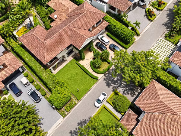 Venta Casa de Lujo Villa Real Santa Ana San José