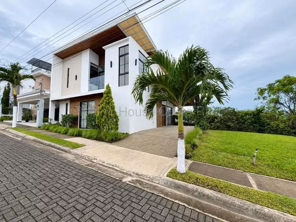 VIVE CON MÁS ESPACIO, COMODIDAD Y TRANQUILIDAD CONDOMINIO MONTE ALTO, GRECIA