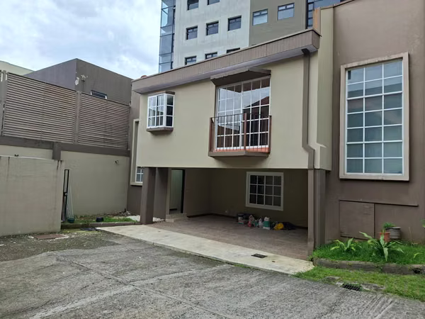 Nice house is rented in Condominio Pinares Curridabat