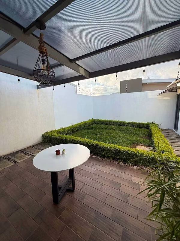 Casa moderna de una planta en venta | Santo Domingo de Heredia