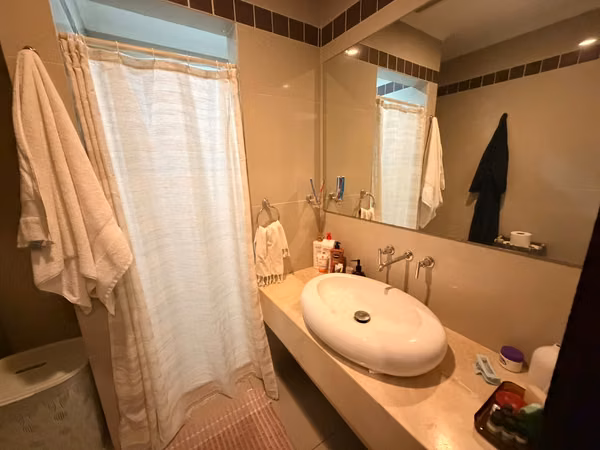 Furnished apartment, maintenance fee paid in Sabana Sur.