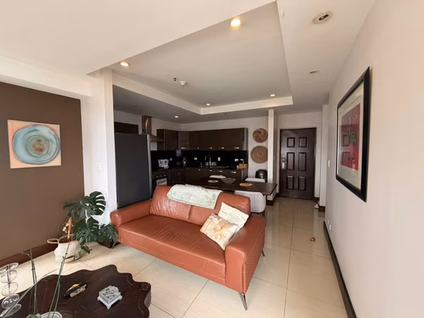 Furnished apartment, maintenance fee paid in Sabana Sur.