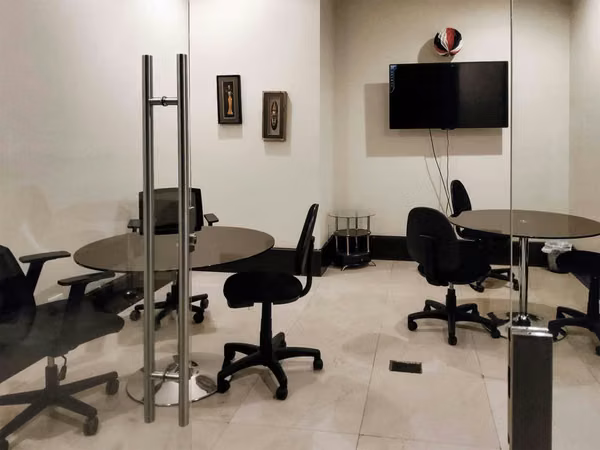 Furnished apartment, maintenance fee paid in Sabana Sur.