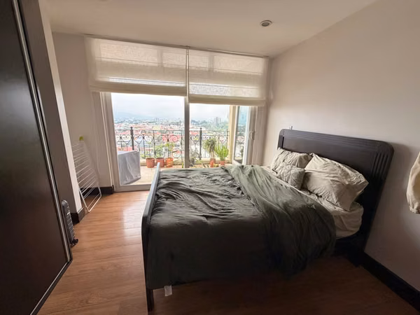 Furnished apartment, maintenance fee paid in Sabana Sur.