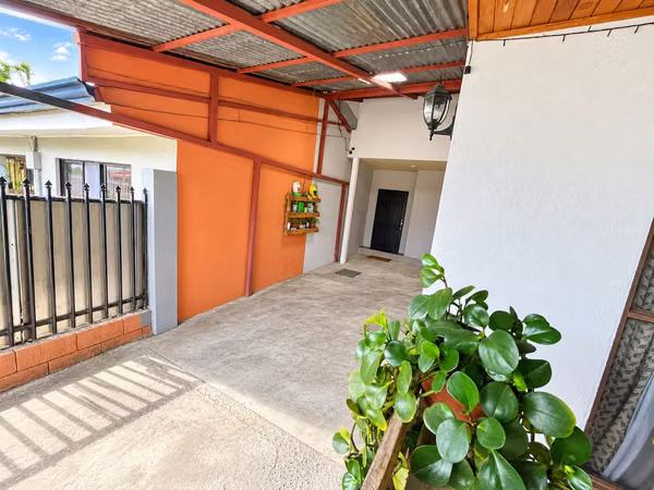 Venta casa 3 habitaciones + apartamentos. Pozos de Santa Ana