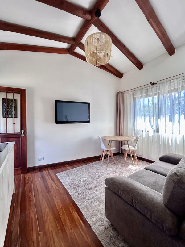 Alquiler de apartamento amueblado, Escazú. Jaboncillos.