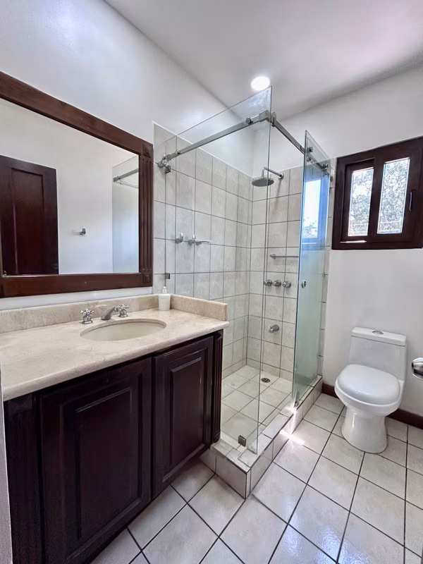 Alquiler de apartamento amueblado, Escazú. Jaboncillos.