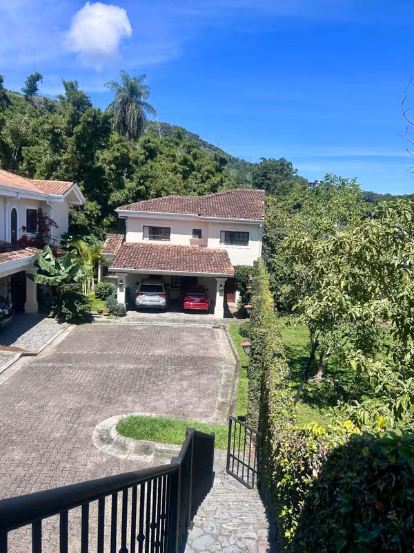 Alquiler de apartamento amueblado, Escazú. Jaboncillos.