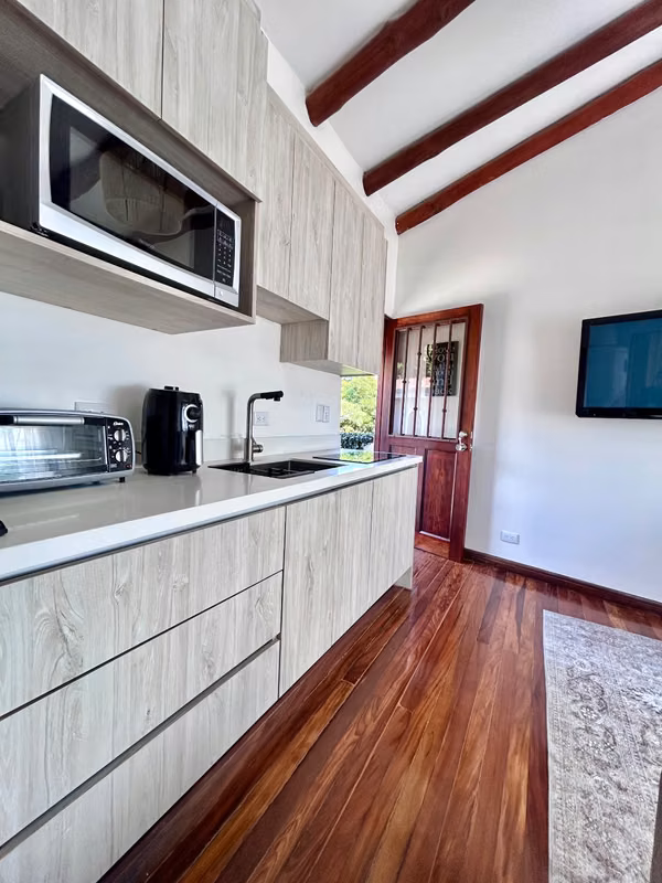 Alquiler de apartamento amueblado, Escazú. Jaboncillos.