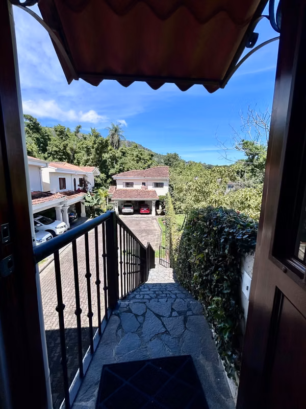 Alquiler de apartamento amueblado, Escazú. Jaboncillos.