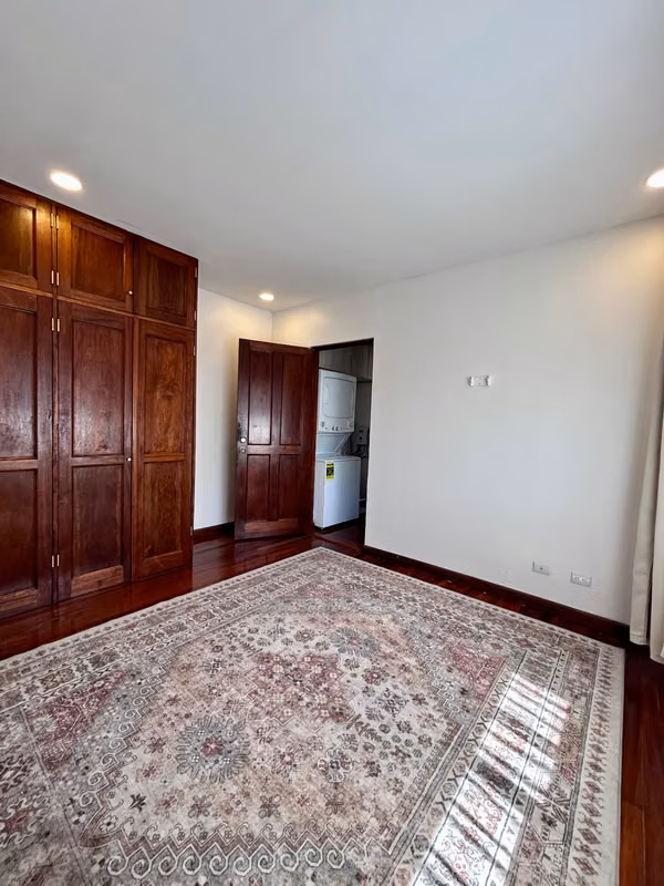 Alquiler de apartamento amueblado, Escazú. Jaboncillos.