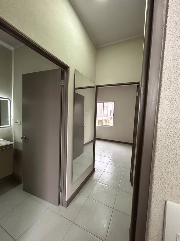 Alquiler de casa de 2 pisos en Desamparados