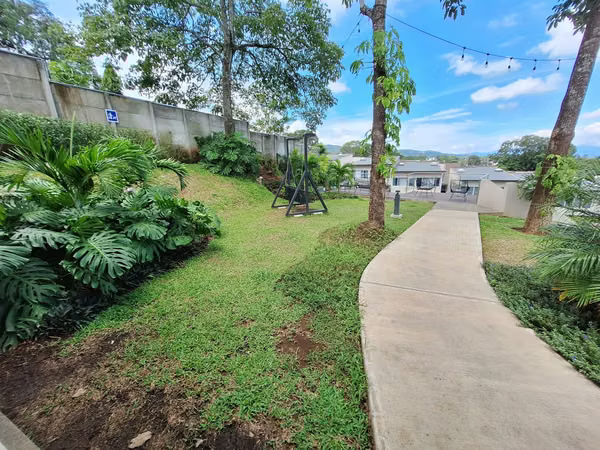 Casa en alquiler Ciudad Colon en condominio