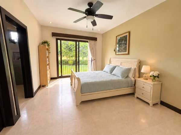 Casa en venta en Santa Ana, Parque Valle del Sol | 4 hab | Vista al Golf | Piscina