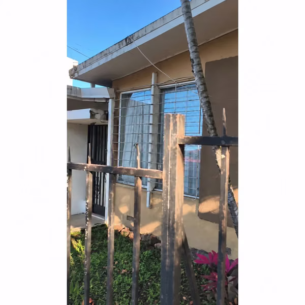 Casa para remodelar en La Granja, San Pedro | Terreno esquinero de 263 m²