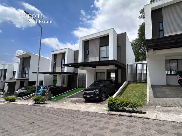 Santa Ana Boulevard - 124; 3 Hab - 124; Patio - 124; White Line - 124; A / C