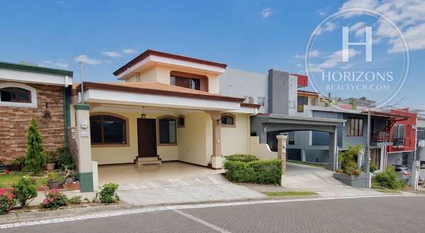 House of One Plant for Sale Condo Lomas de Montes de Oca 3 Bedrooms and Studio Noj1265dm