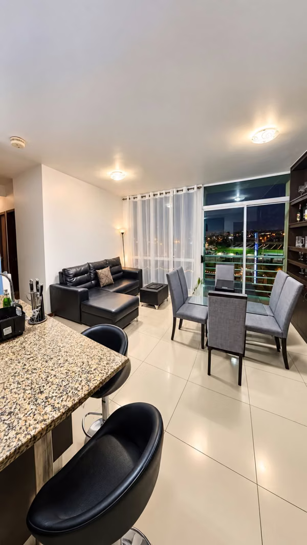 Se alquila apartamento amoblado en Bambú San Sebastián.