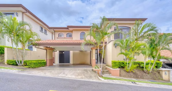 Se Vende Casa Condominio Loma Real Guachipelín Escazú 3 Habitaciones todas con Baño mas Oficina y Jacuzzi NOJ1268OR