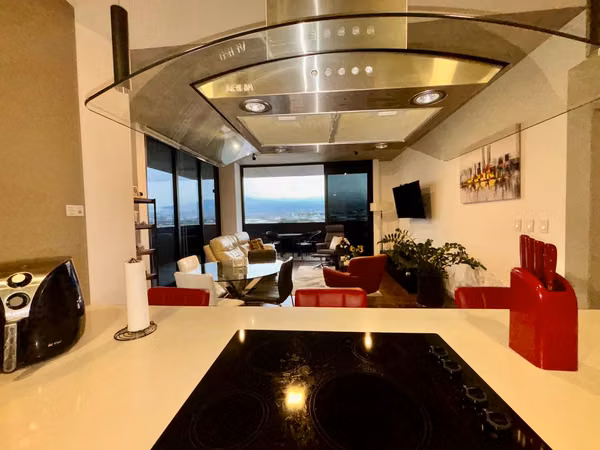 ALQUILER DE APARTAMENTO ESQUINERO EN ESCAZÚ VILLAGE CON LINEA BLANCA
