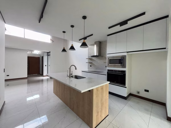 ALQUILER DE CASA EN CONDOMINIO - LOS REYES - LA GUACIMA