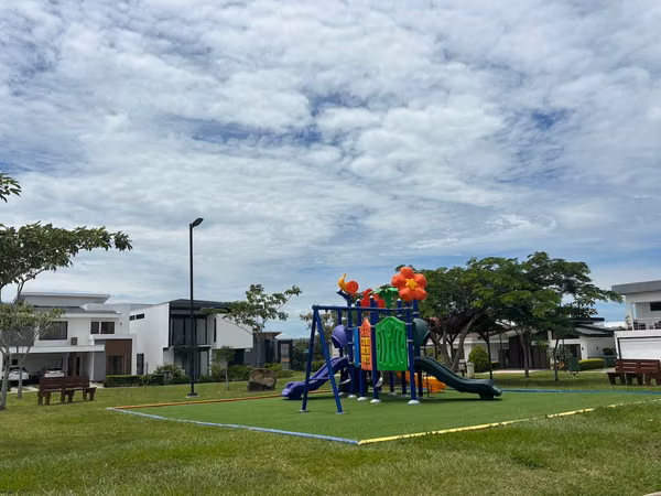 ALQUILER DE CASA EN CONDOMINIO - LOS REYES - LA GUACIMA