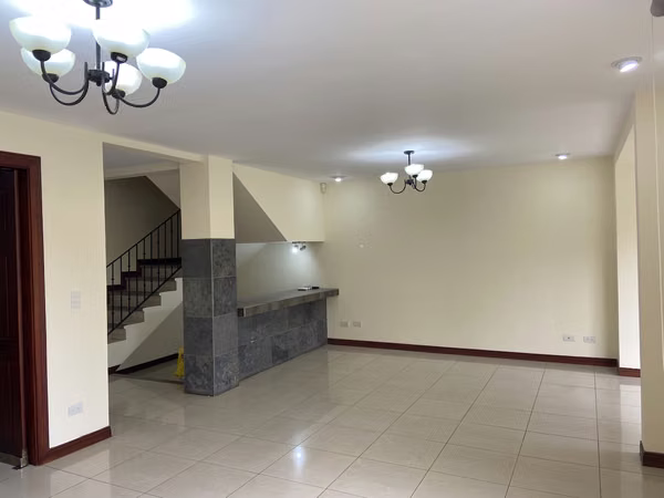 CASA EN CONDOMINIO EN ALQUILER SANTA ANA