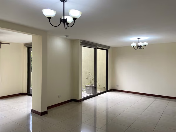 CASA EN CONDOMINIO EN ALQUILER SANTA ANA