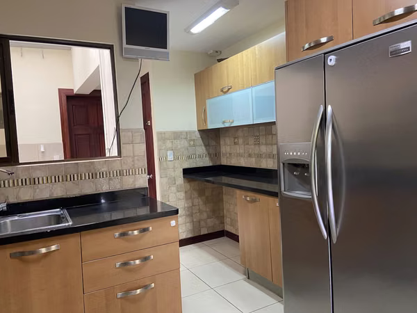 CASA EN CONDOMINIO EN ALQUILER SANTA ANA