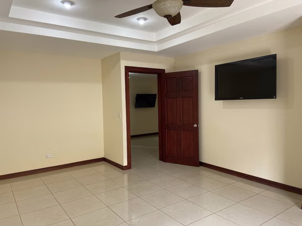 CASA EN CONDOMINIO EN ALQUILER SANTA ANA