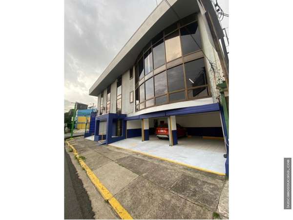 The Executive Office is rented in Maria Luisa, San José.