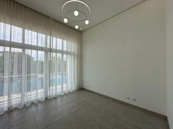 ALQUILER DE CASA NUEVA EN CONDOMINIO GUACHIPELÍN 310