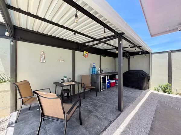Casa con piscina en venta, Parrita, Puntarenas